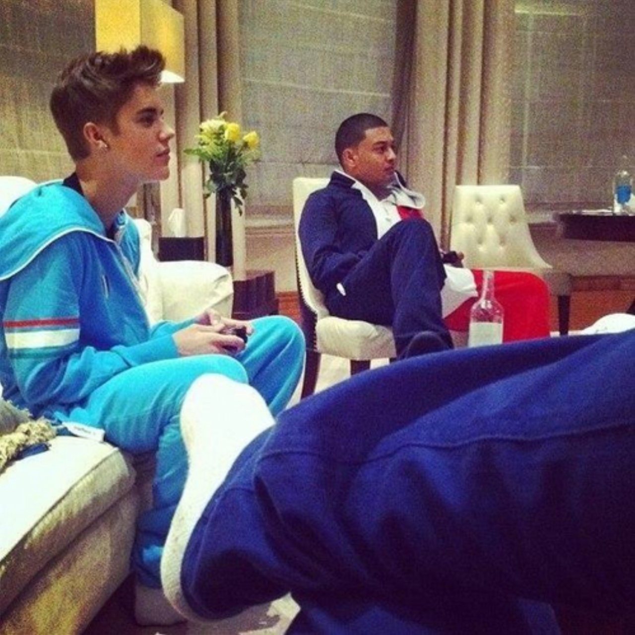 biebrauhl:  look how fucking hot he is like look at how his hair is perfectly styled