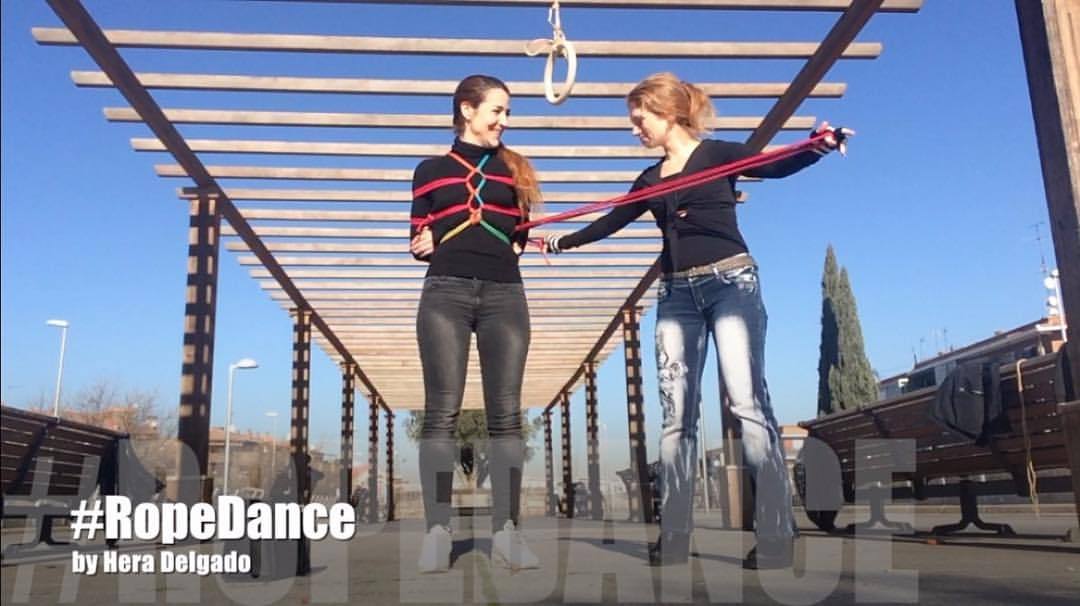 hera-delgado: RopeDance in Public: Vallecas  This is my first #RopeDance in Public