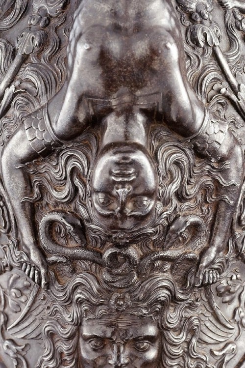 twirld:Burgonet (detail, 1543) Filippo Negroli (The Met)