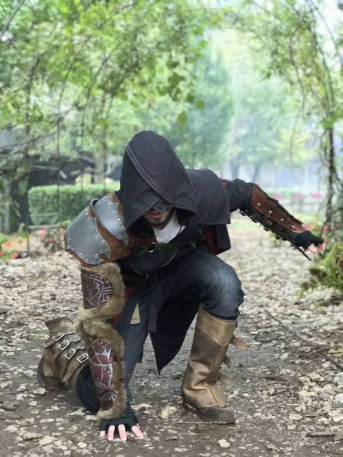 Ziven took these AMAZING photos of his ren faire outfit which included his custom Falcon Eagle hybri