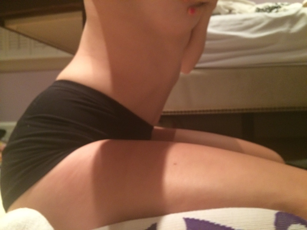 bootynkush:  I feel like i need to start working out again D:  Workin out? , na bish
