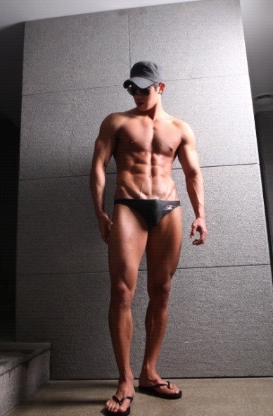 oneniter:  bulges… a bulge a day n wank away…