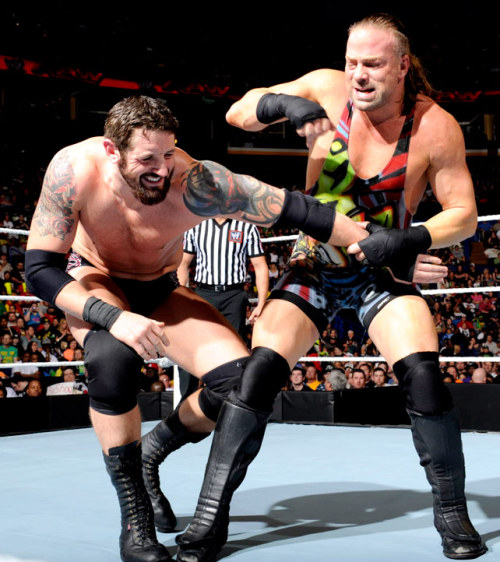 fishbulbsuplex:Rob Van Dam vs. Bad News Barrett