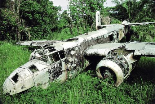 enrique262:The ghosts of war we left behind.Los fantasmas de la guerra que dejamos atrás.