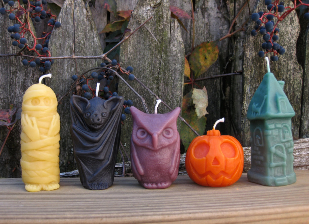 coolthingsyoucanbuy:
“ Halloween candle set
”