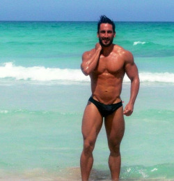 greenspeedos:  muscles in skimpy suit  Muscles, a black speedo and bulge - WOOF