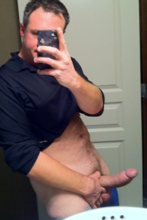 guyswithiphones-nude:  Guys with iPhones http://ift.tt/1bHkUpB