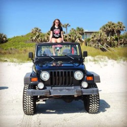 outsider-21:  #tbt to Jeep Beach 2014. Since I have finals next week I have to skip it this year 😔 #jeepbeach #jeepher (at Daytona Beach, FL)