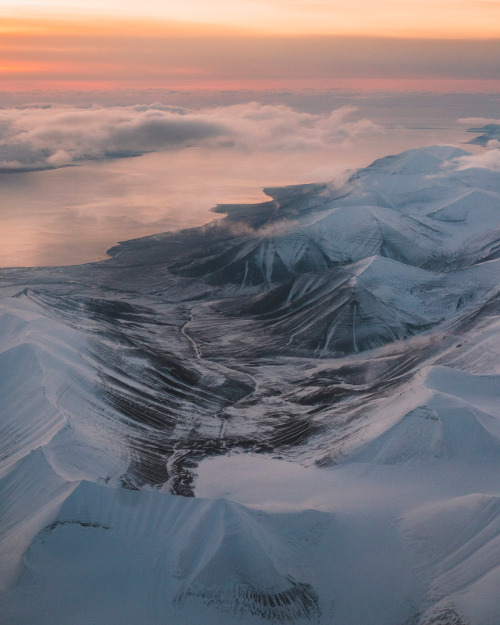 Above SvalbardNad Svalbardem