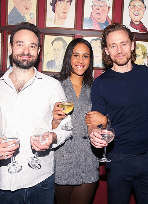 twhiddleston-pics:Cast of ‘Betrayal’ celebrates Harold Pinter’s 89th birthday at a gathering at Sard