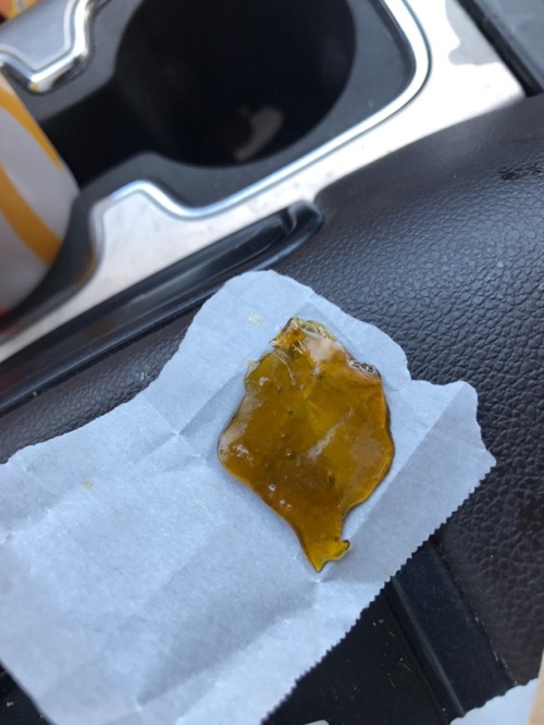 boulders-n-bongrips:Cherry pie shatter and some Paris OG