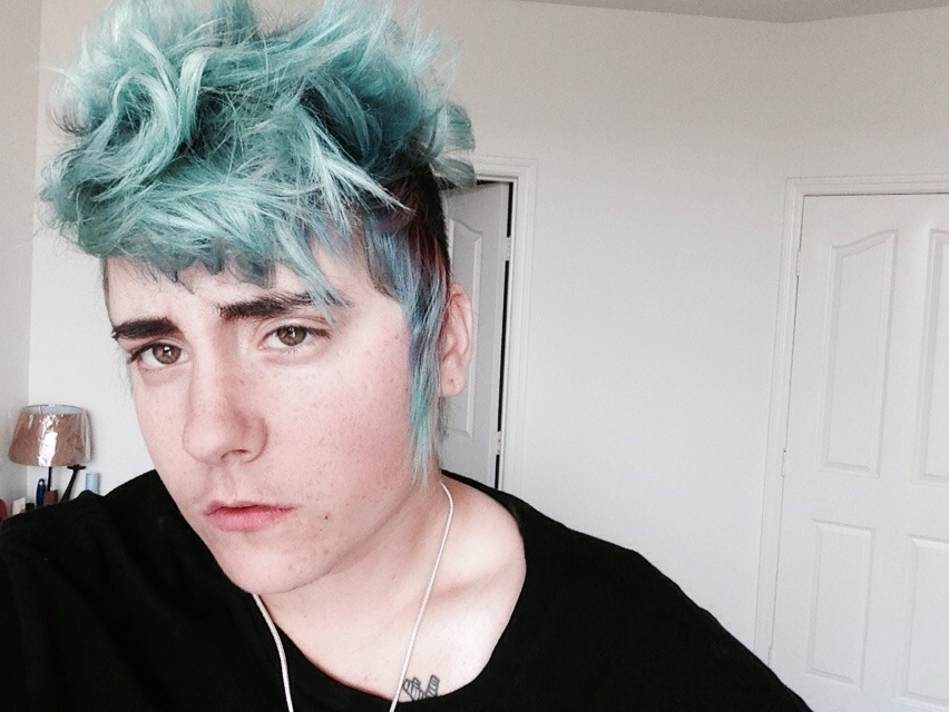 nikk-elli:practicing my smolder