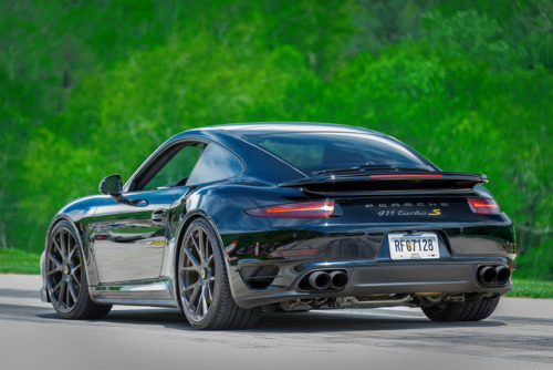 carpr0n:  Starring: Porsche 911 Turbo S     By Ken Lane