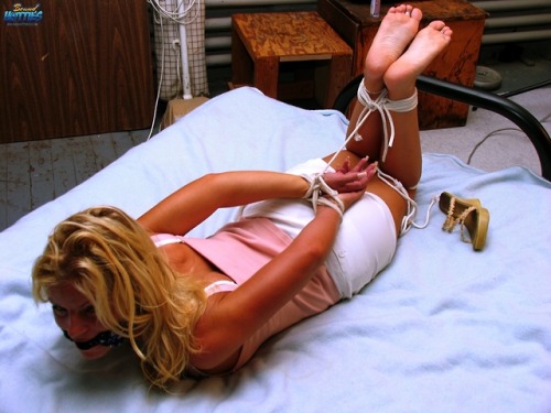 bondagehedgehog:  Bella