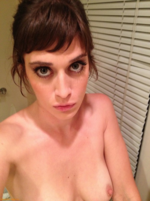 Porn leakedcelebrity:  Lizzy Caplan Naked Leaked photos
