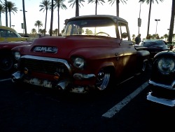 justneedsalittlework:  Awesome ‘57 GMC shortbed pickup. Slammed! Spotted at the Pavillions cruise night, Scottsdale, Arizona. 