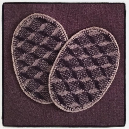 Don’t toss it, put a patch on it! Elbow Patches#dbj #knitting #machineknitting #knitwear #felt