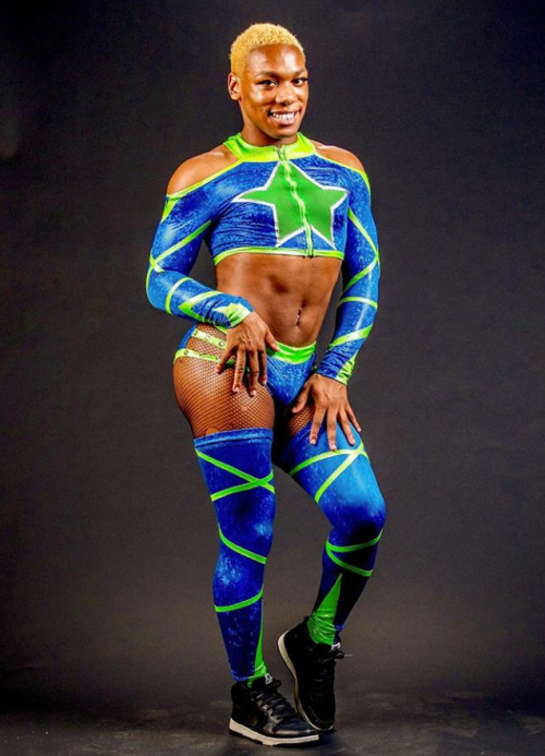 Man ill fuck the lining out of lil Prince!!!! So apparently its an openly gay black man that wrestle