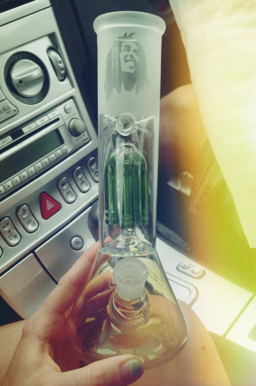 -annoying:  sexternal:  I got a bong yesterday ✨💚💨  beautiful
