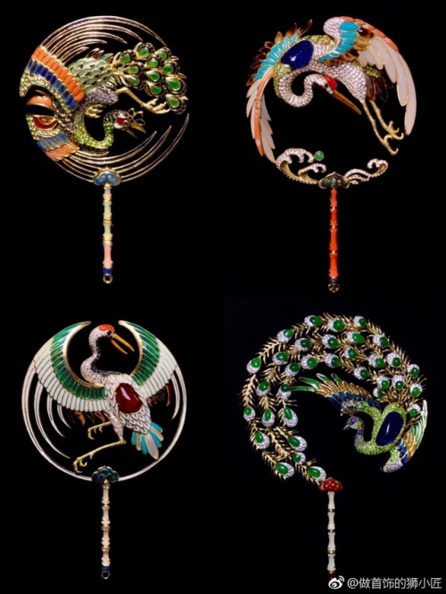 dressesofchina:Tuánshà (circle fans) -themed brochets by Qian Zhongshi, founder of Shi