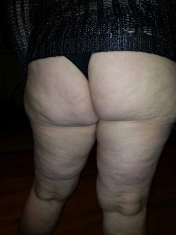 Cubandcougar43:  Love Bitin’ That Ass!