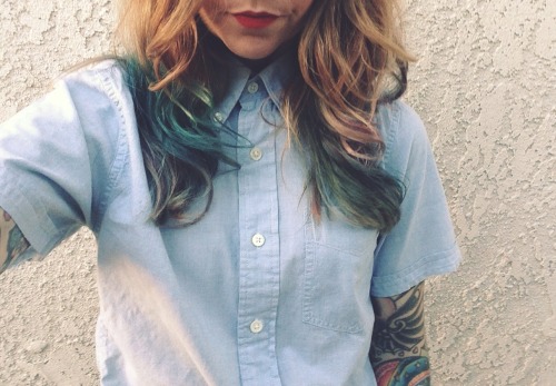 mydamnhartbig:  whowhatwherehowwhy:  themaryharto:  justindonuts:  why does she look like gracie helbig  Oh my god  Punk rock grace  im in  yes omg 