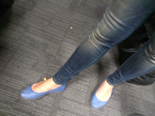 dailypublicfeet:  At the airport.. this young gorgeous girl (probably in her early 20s) was standing