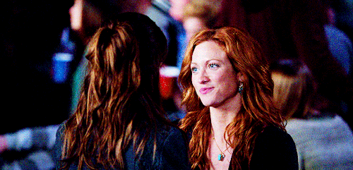 brittany-snodes:Beca + leaning into Chloe