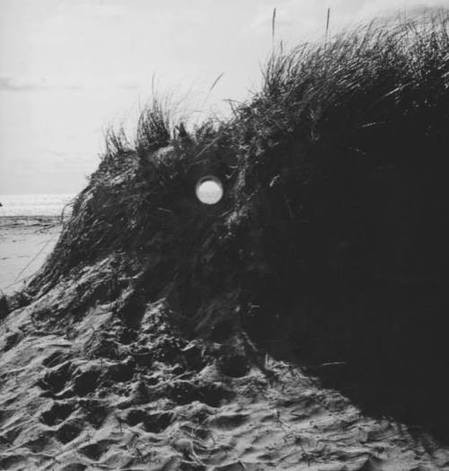 unangeapasse - Views through a sand dune, 1972. Nancy Holt.
