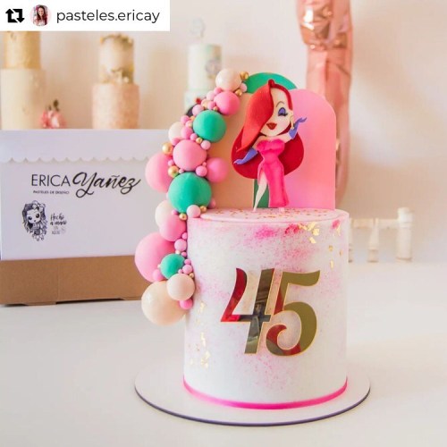 Now THIS is how you throw a party! Repost from @pasteles.ericay • &hellip; Super ZOOM plis &hellip;