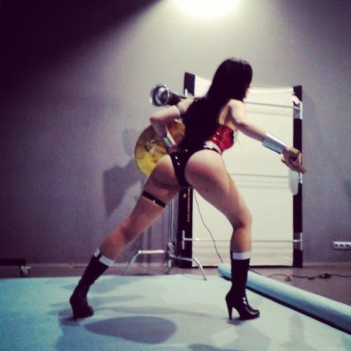 cosplay-booties:  Wonder Woman by Oniksiya Sofinikum 