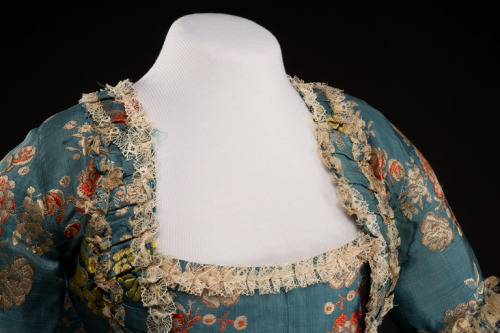 costumeloverz71:Gown  1765-1770