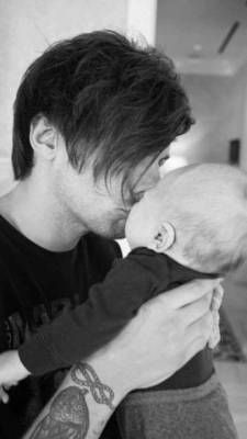 you-broke-her-dude:  #louis #freddie ❤😍