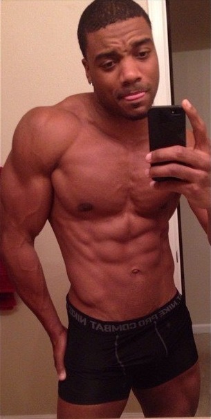 autoswagg:  charlibal:  Guys with Iphone series Very HOT and TEMPTING   http://autoswagg.tumblr.com/archive     He is so dam cute