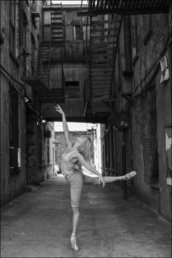 Grand-Battement:  Ballerinaproject:  Lauren - Gowanus, Brooklyn Help The Continuation