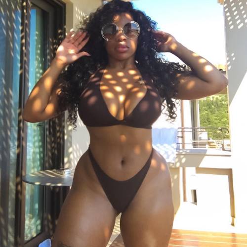 ratedthickent:  DOMINIQUE IS A GODDESS!!!