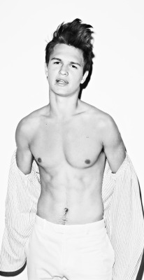 malecelebshirtless:  Ansel Elgort 