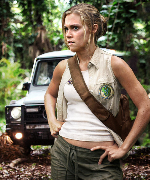 thecatsbian:Clexa Jurassic World AU …or the one where Lexa is the ex military lady at the head of a 