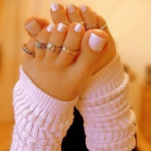 Beautiful feet and other stuff that turns me on..