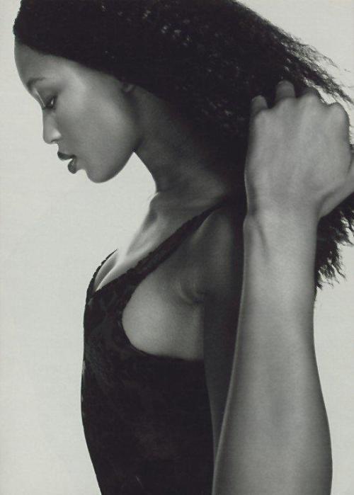 Porn una-lady-italiana:  Naomi Campbell  photos