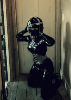 rubberdollowner:  http://rubberdollowner.tumblr.com