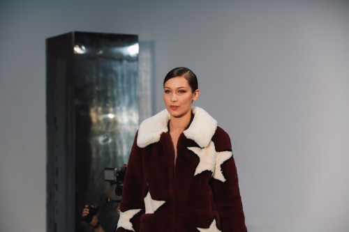 nyfwofficial: Bella Hadid during rehearsal for Carolina Herrera February 2017.Photo by Tumblr collab