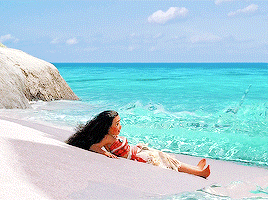 veornicalodge:The ocean is your “friend.”