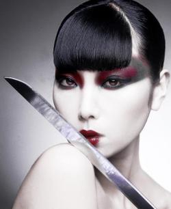 samuraitears:  Beauty and the Steel   Love the artsy look ;-))