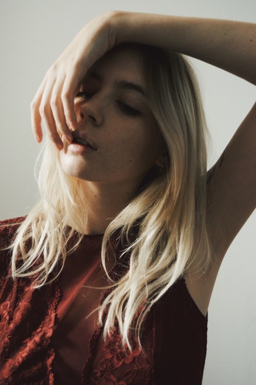 dejongmarion:  “Leptótipa”, self-portrait, 2017.Shot on Nikon D5300.