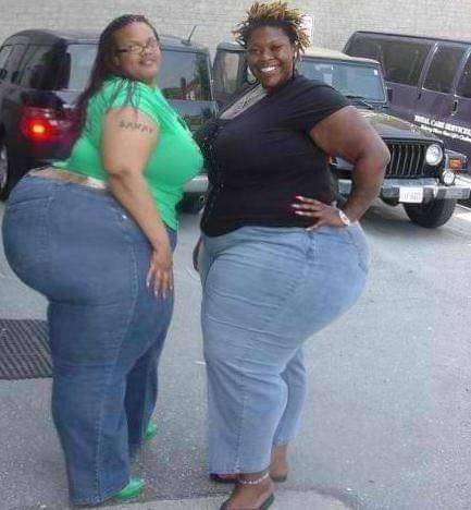 thessbbwlover: the girl on the left Both
