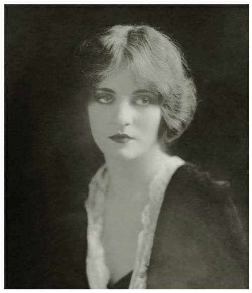 Porn sddubs: 21 year old Tallulah Bankhead photos