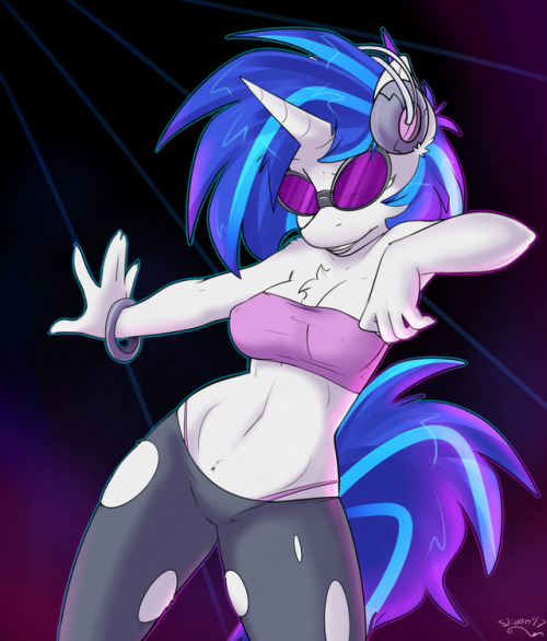 datcatwhatponiponi: Full size plus variants- http://imgur.com/a/HZen4 Alternatively- https://inkbunny.net/submissionview.php?id=1381335 This picture is a total remake of an old as dirt sketch I did in 2013.  I still think Vinyl Scratch is hot as hell