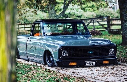 sickestridesdaily:  #bagged #c10 #airride #lowlife 