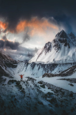 lsleofskye:  High above the clouds | tomashavelLocation: Himalayas, Nepal